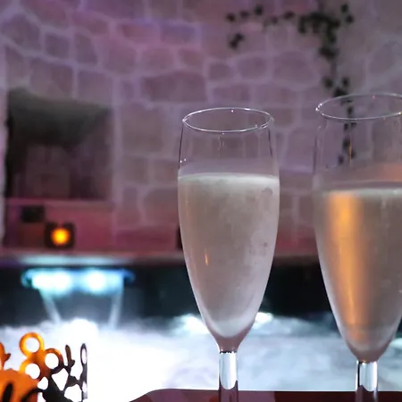 Loveroom, La Tour Secrete Jacuzzi, Sauna, Plage, Clim, Netflix, Wifi Aude, Occitanie Appartement Vinassan