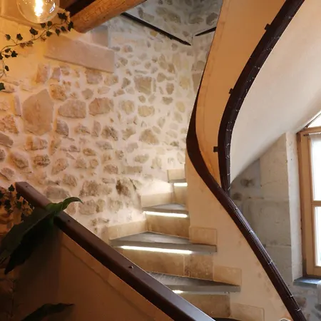 Loveroom, La Tour Secrete Jacuzzi, Sauna, Plage, Clim, Netflix, Wifi Aude, Occitanie *