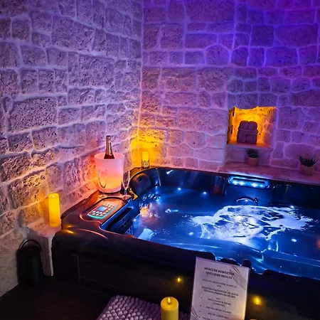 Appartement Loveroom, La Tour Secrete Jacuzzi, Sauna, Plage, Clim, Netflix, Wifi Aude, Occitanie *
