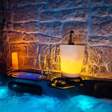 Loveroom, La Tour Secrete Jacuzzi, Sauna, Plage, Clim, Netflix, Wifi Aude, Occitanie Apartman *