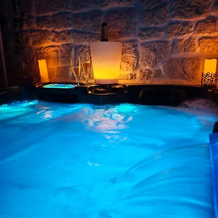 Loveroom, La Tour Secrete Jacuzzi, Sauna, Plage, Clim, Netflix, Wifi Aude, Occitanie