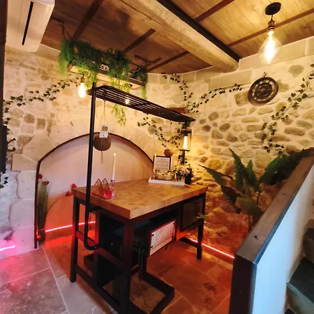 Loveroom, La Tour Secrete Jacuzzi, Sauna, Plage, Clim, Netflix, Wifi Aude, Occitanie