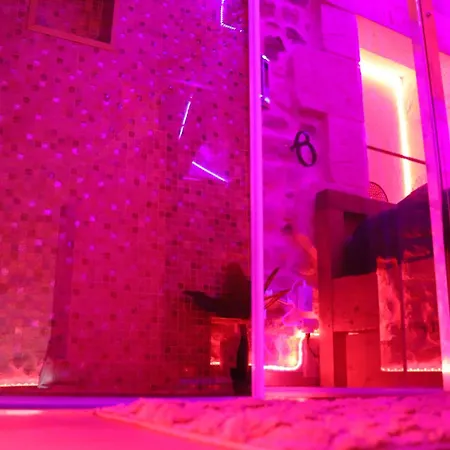 Appartement Loveroom, La Tour Secrete Jacuzzi, Sauna, Plage, Clim, Netflix, Wifi Aude, Occitanie