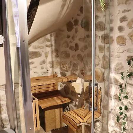 Loveroom, La Tour Secrete Jacuzzi, Sauna, Plage, Clim, Netflix, Wifi Aude, Occitanie *