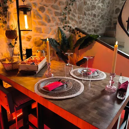 Loveroom, La Tour Secrete Jacuzzi, Sauna, Plage, Clim, Netflix, Wifi Aude, Occitanie Vinassan