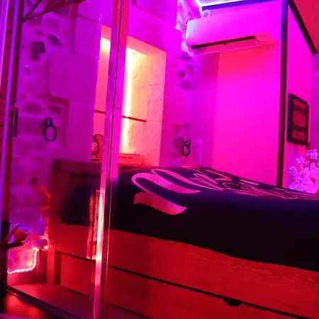 Апартаменты Loveroom, La Tour Secrete Jacuzzi, Sauna, Plage, Clim, Netflix, Wifi Aude, Occitanie Винассан