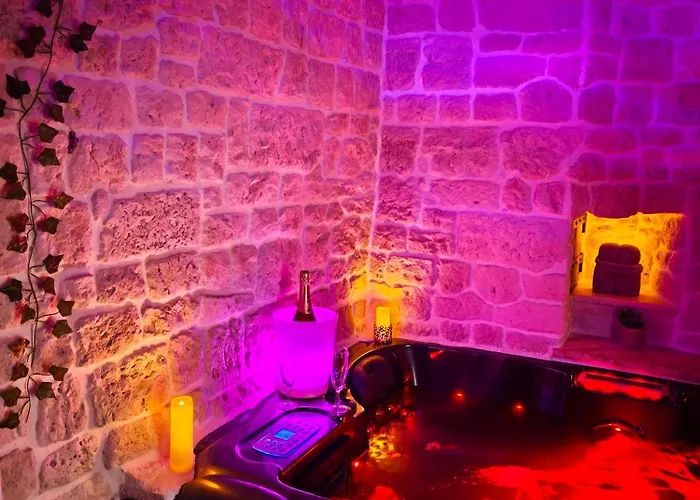 Loveroom, La Tour Secrete Jacuzzi, Sauna, Plage, Clim, Netflix, Wifi Aude, Occitanie 아파트