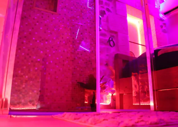 아파트 Loveroom, La Tour Secrete Jacuzzi, Sauna, Plage, Clim, Netflix, Wifi Aude, Occitanie
